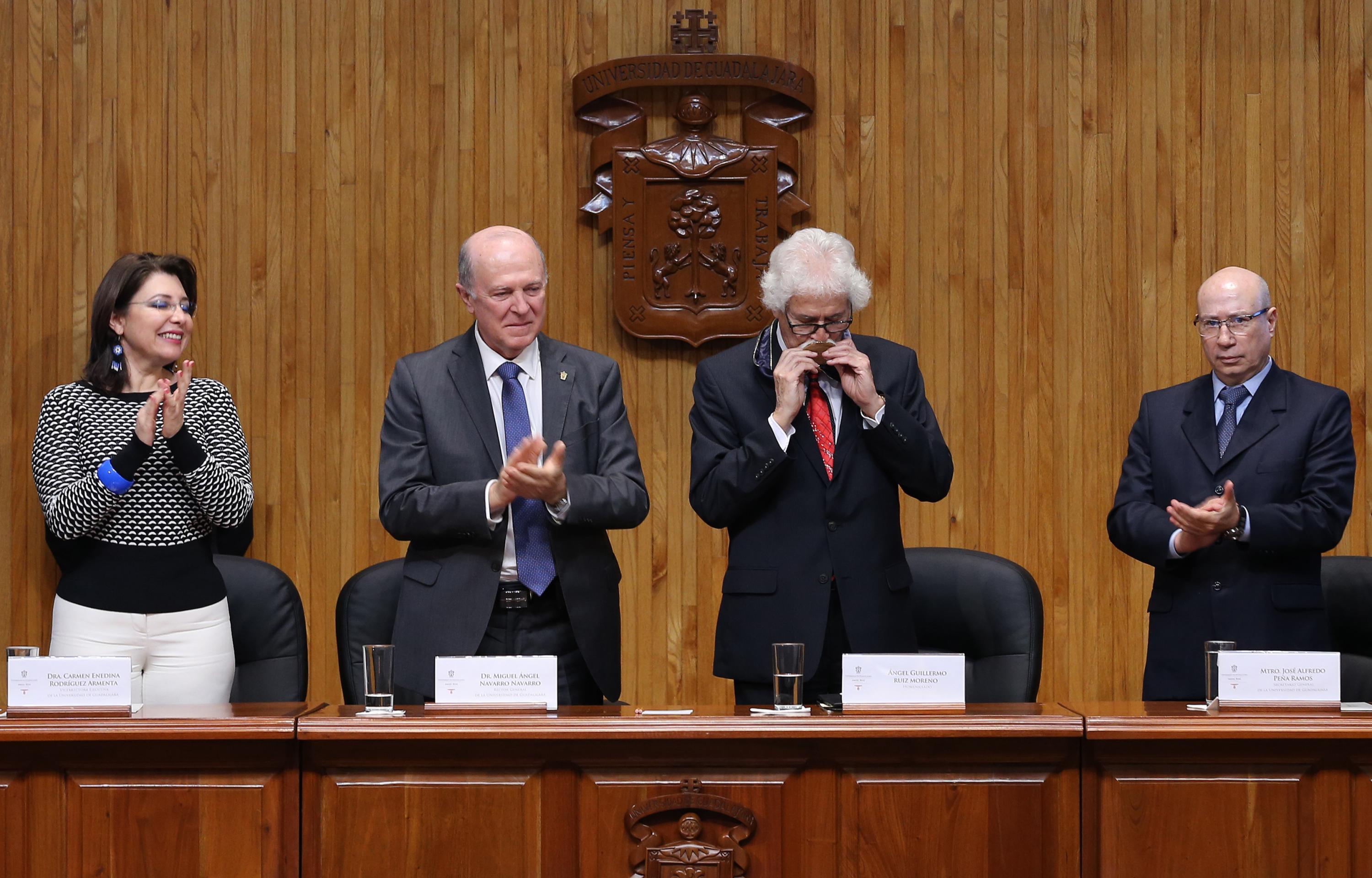 Distinguen al jurista Ángel Guillermo Ruiz Moreno como Maestro Emérito de la UdeG