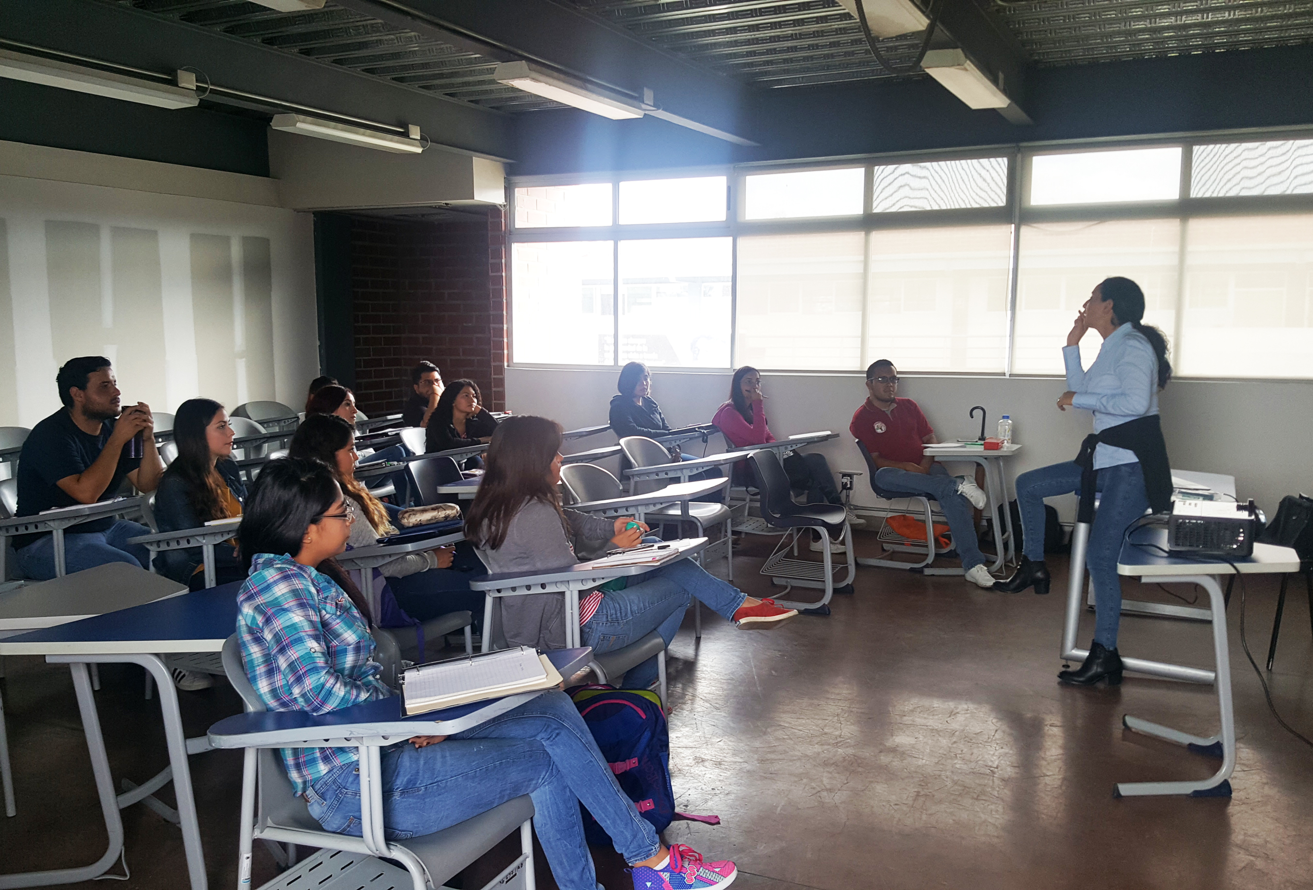 SE IMPARTEN TALLERES A ESTUDIANTES DE VERANO DELFÍN