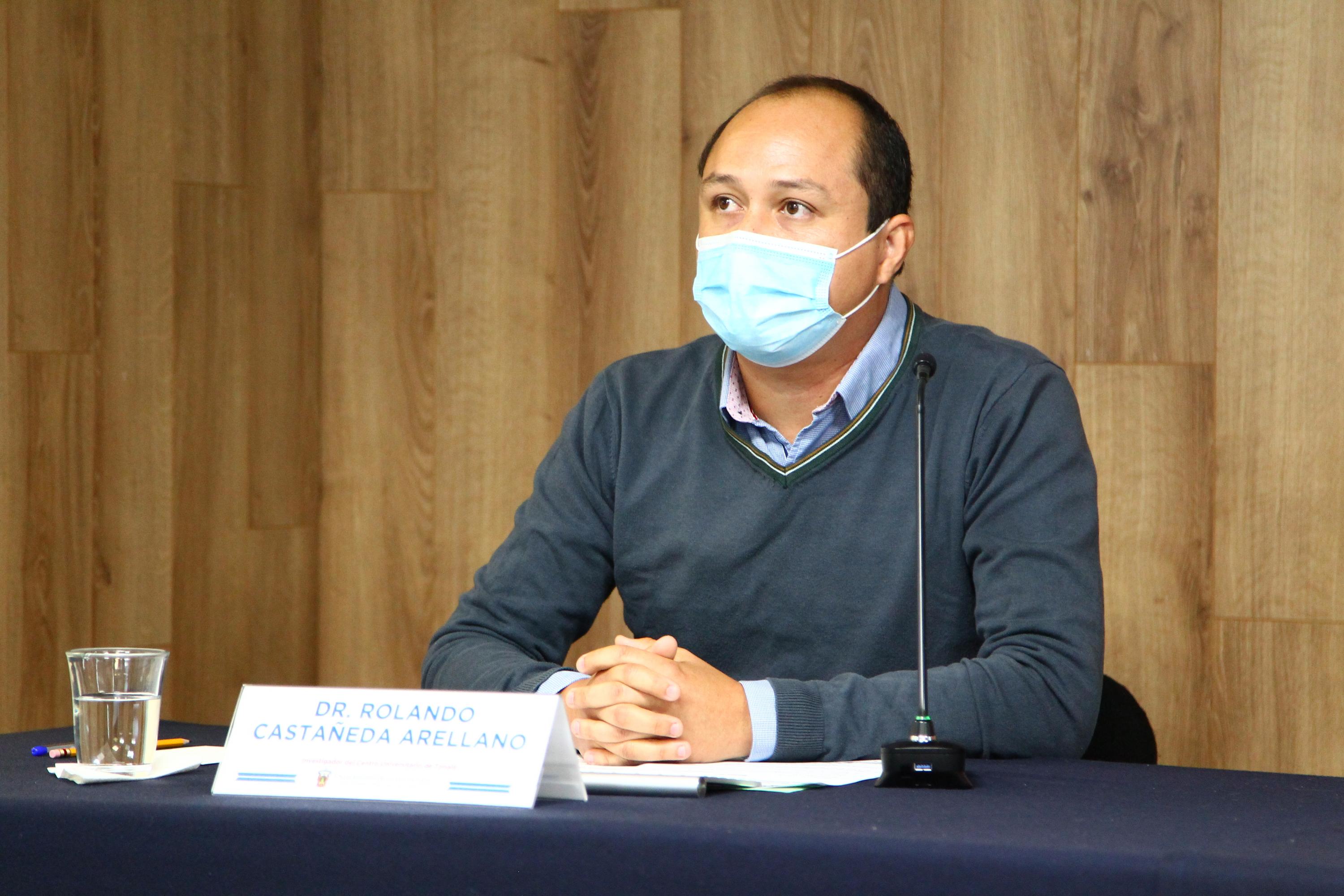 En la foto el Dr. Rolando Castañeda 