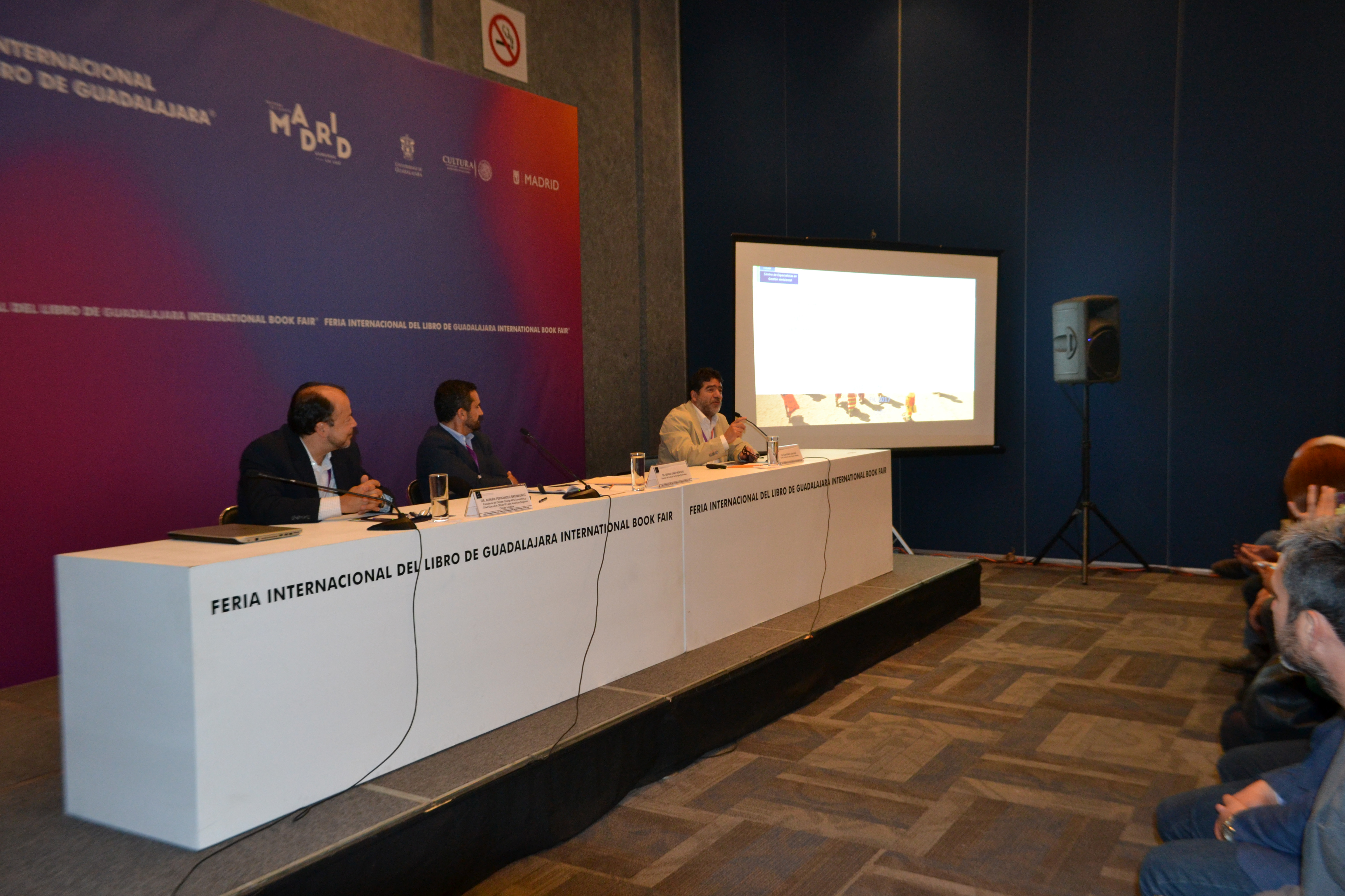 En las instalaciones del la Fil en el Foro de Cambio Climático 