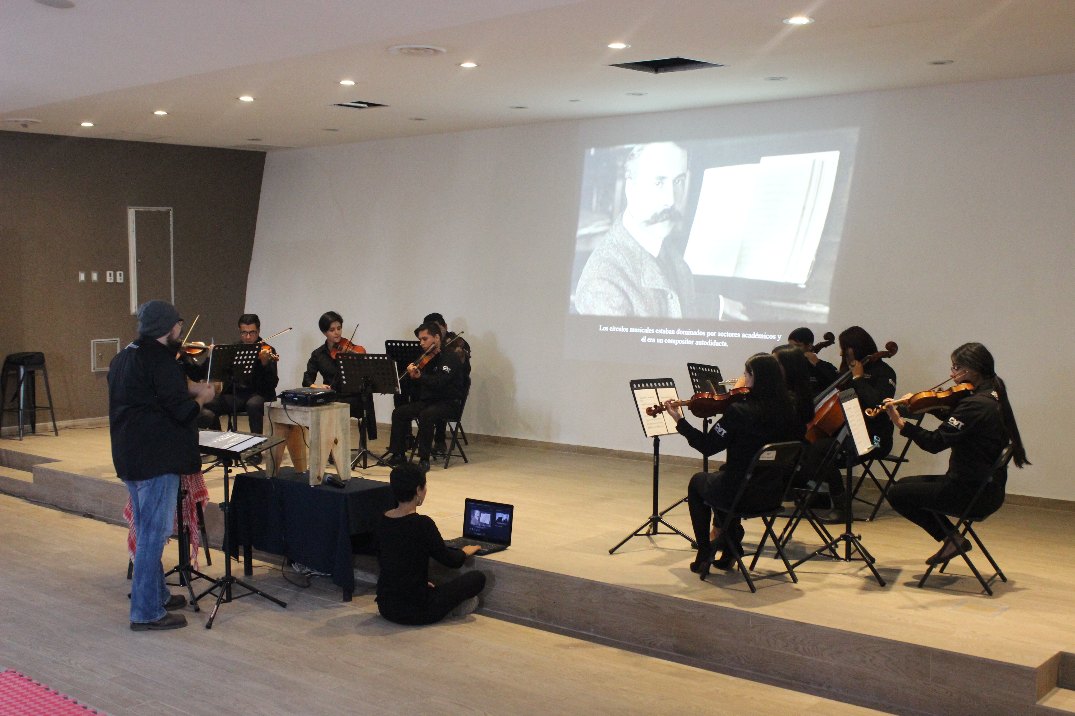 Foto de la Orquesta de CUTonalá 