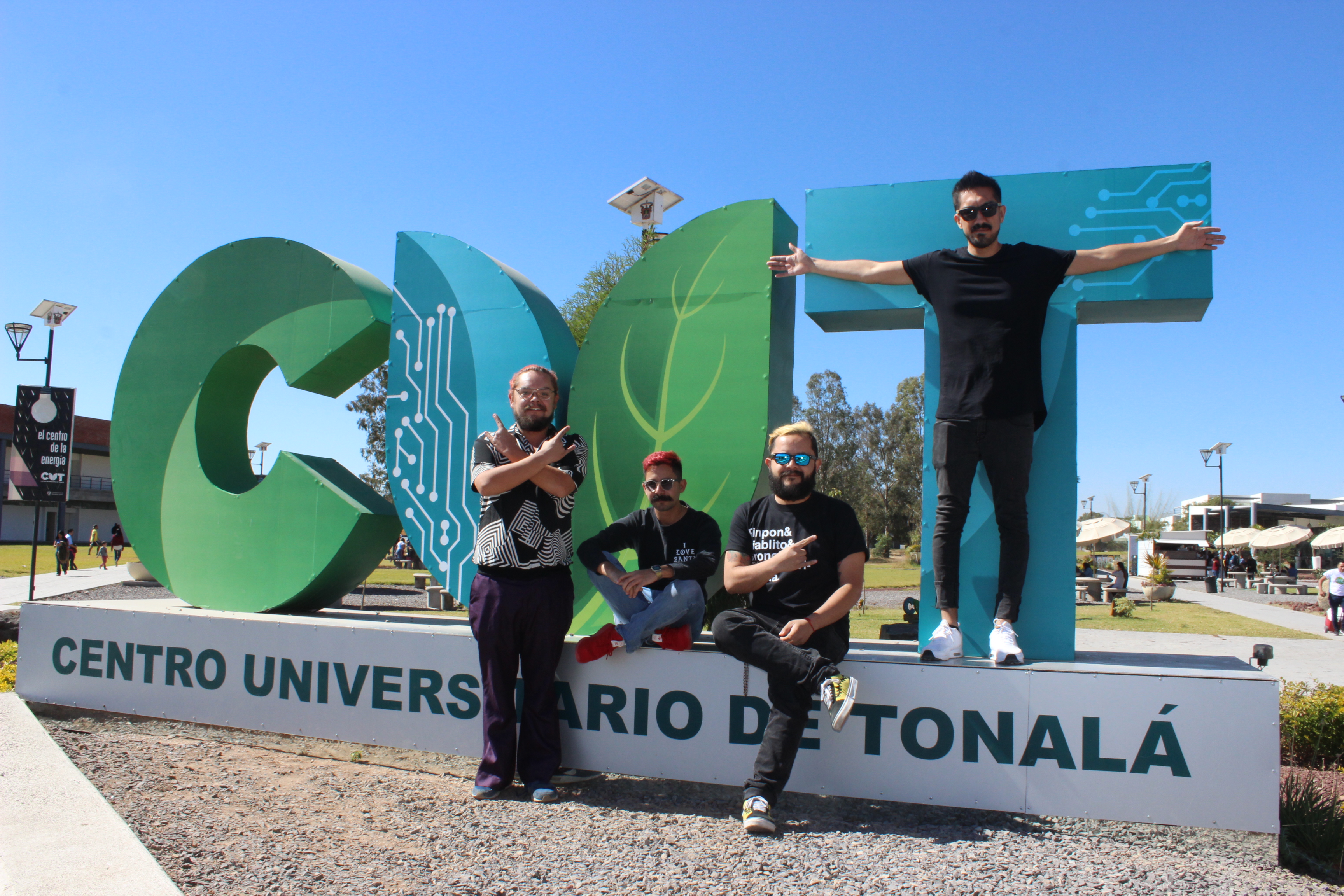 Foto de Integrantes de Sonido Satánico, quien compartió con la comunidad de su música. 