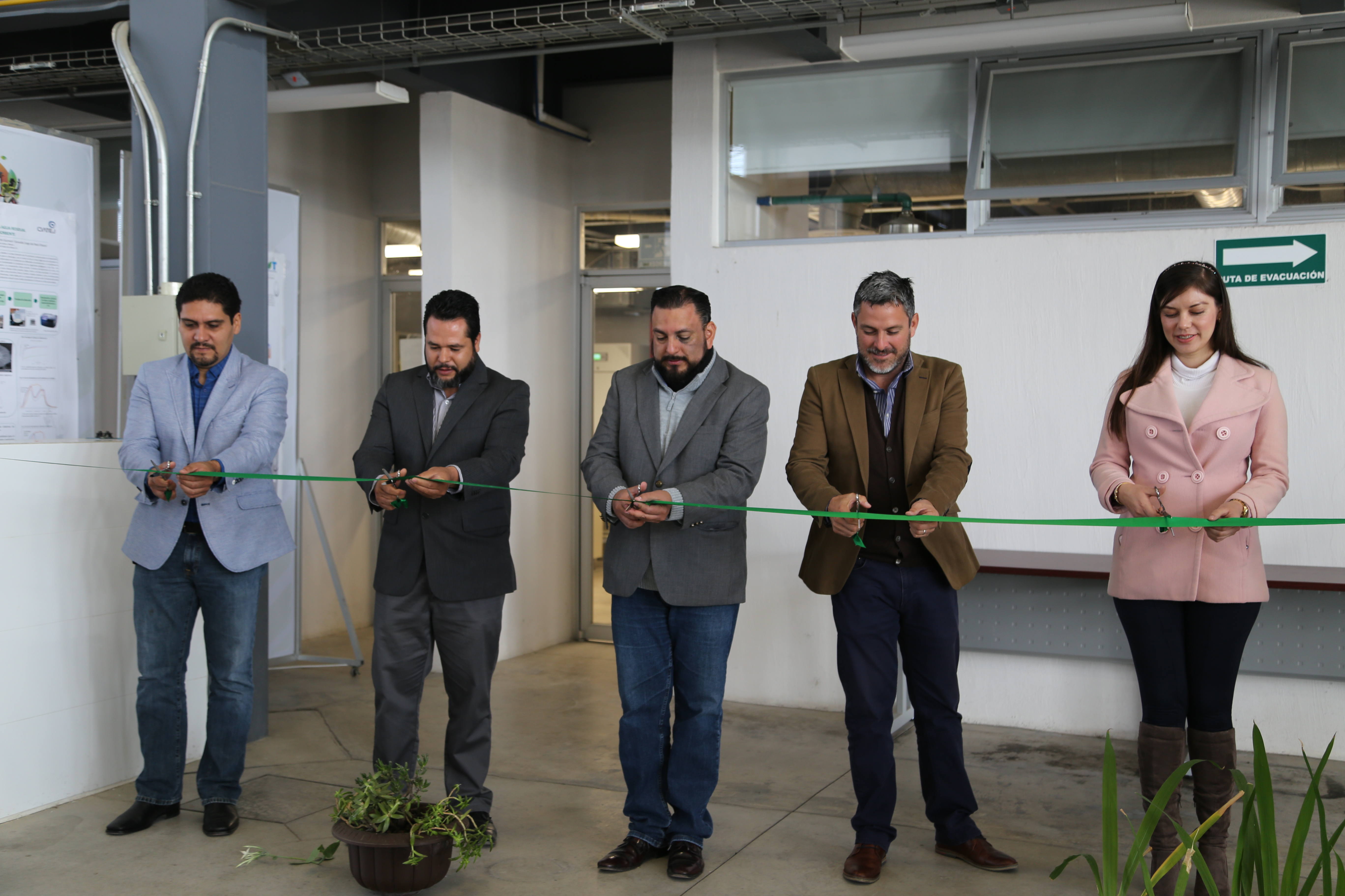 SE INAUGURA LABORATORIO DE MICROSCOPÍA E INSTRUMENTACIÓN