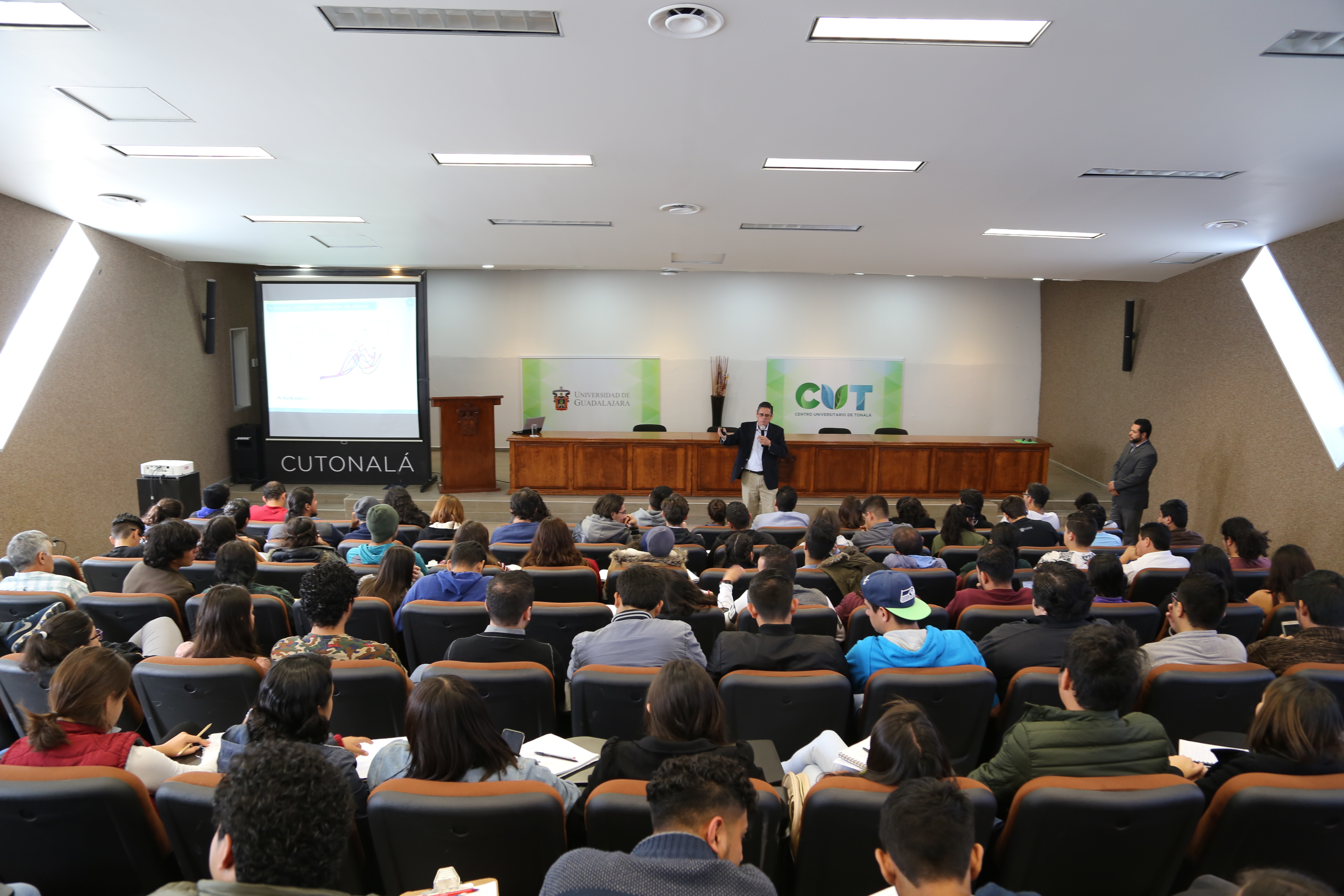 SE INAUGURA LABORATORIO DE MICROSCOPÍA E INSTRUMENTACIÓN