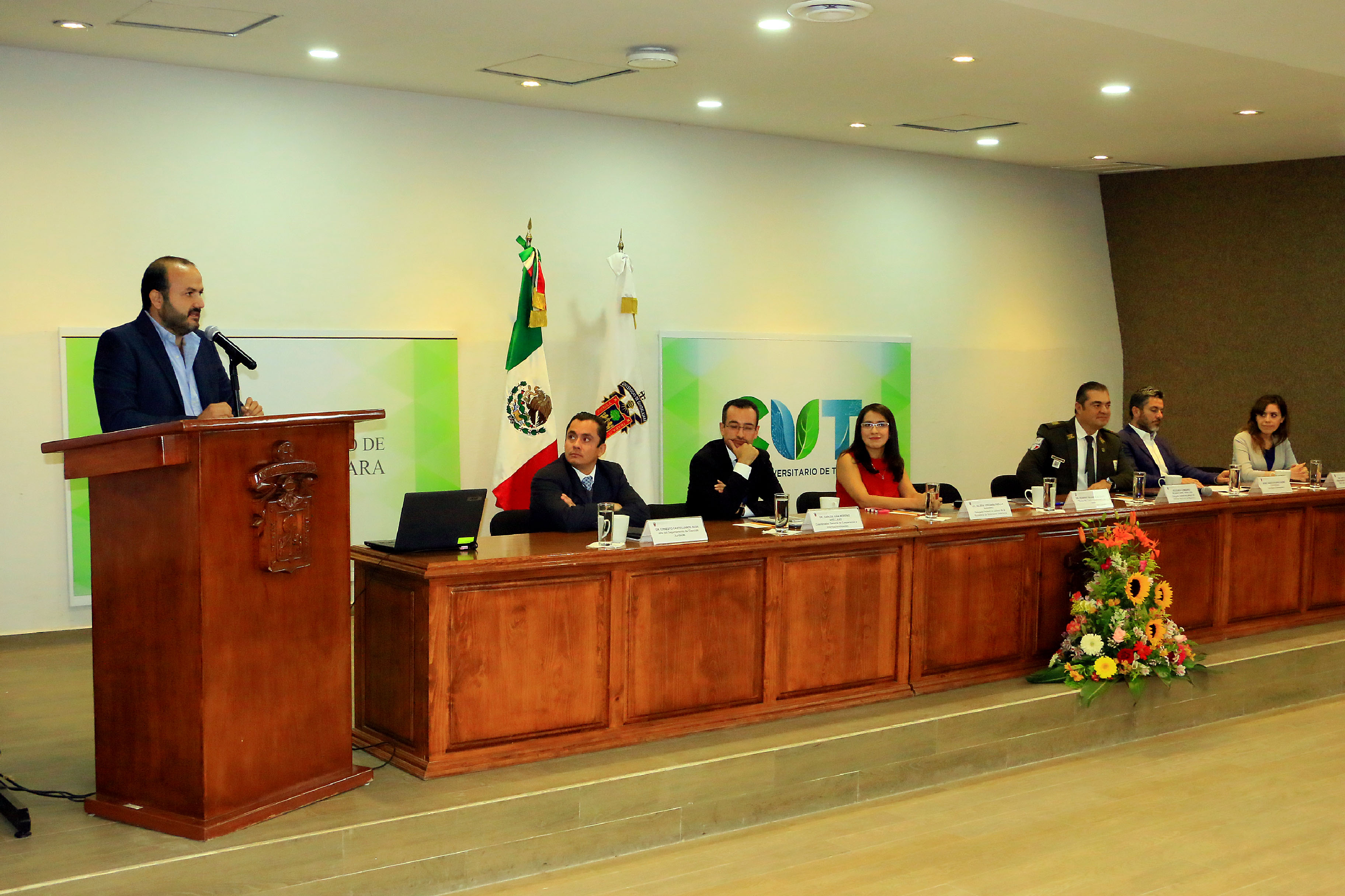 En la inauguración del evento.