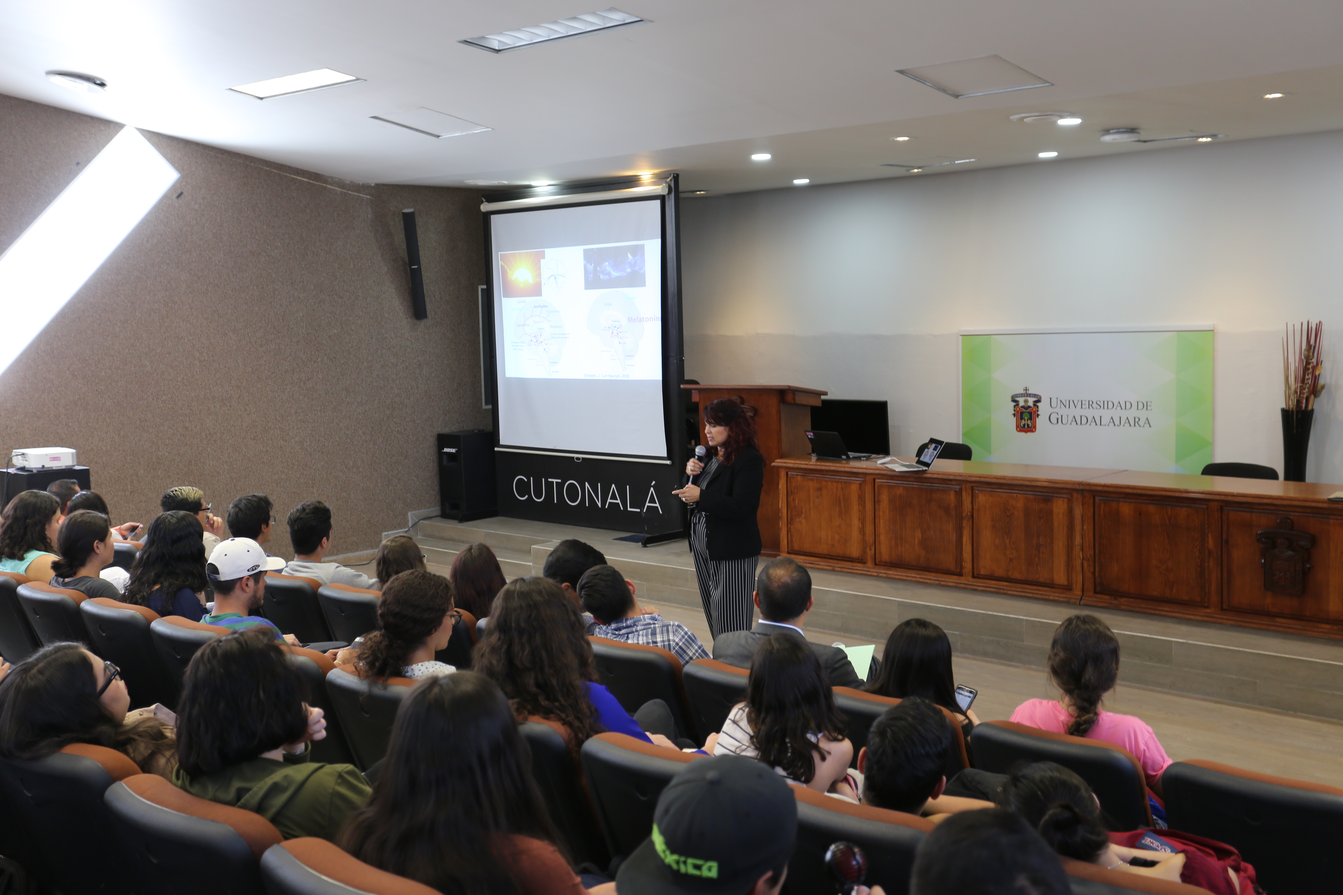 Del 11 al 15 de marzo, se llevaron a cabo conferencias y actividades relacionadas con la Semana Internacional del Cerebro en el Centro Universitario de Tonalá, así como en la explanada de la Plaza Cihualpilli del municipio de Tonalá