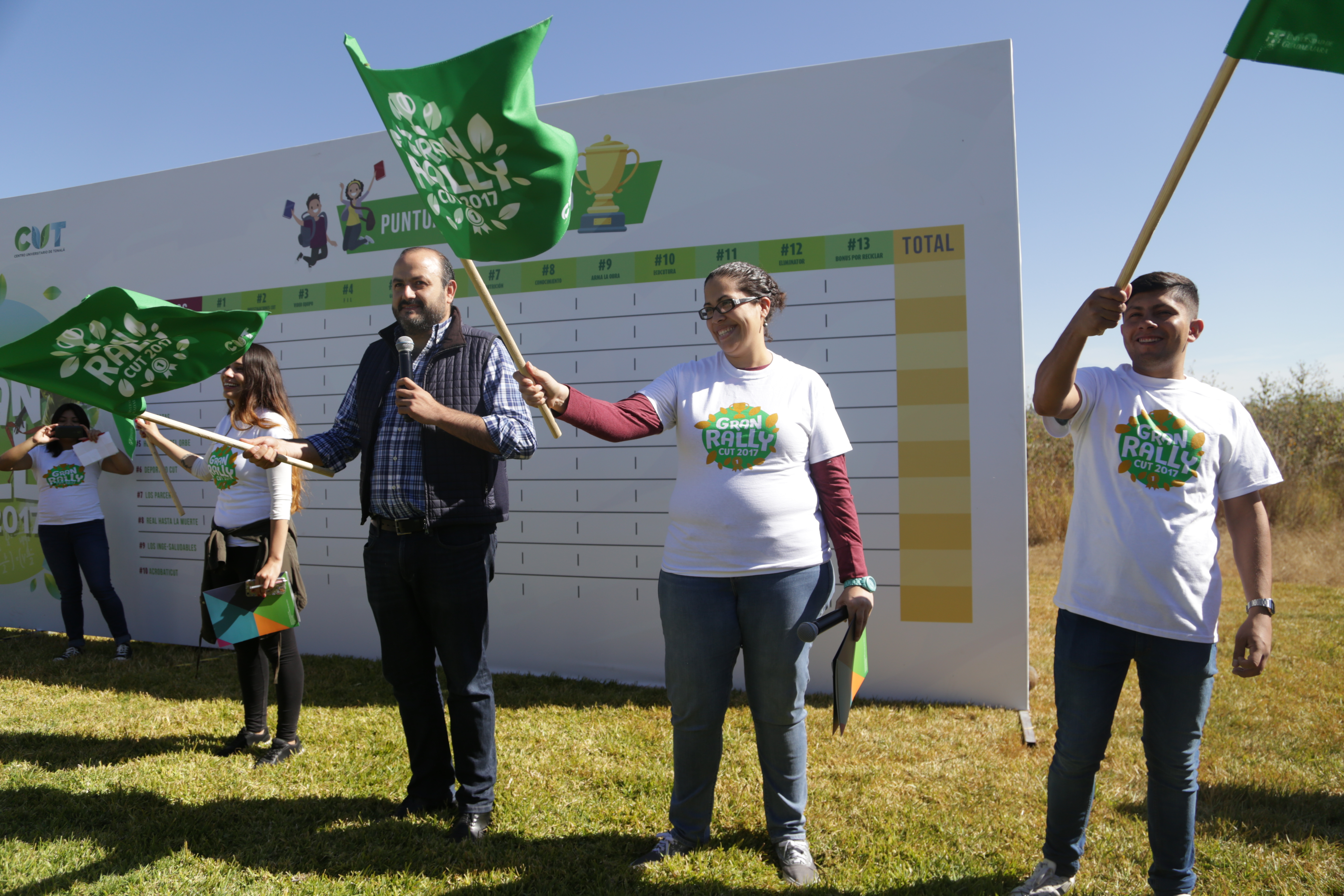 En el arranque del Rally  con funcionarios del CUT 