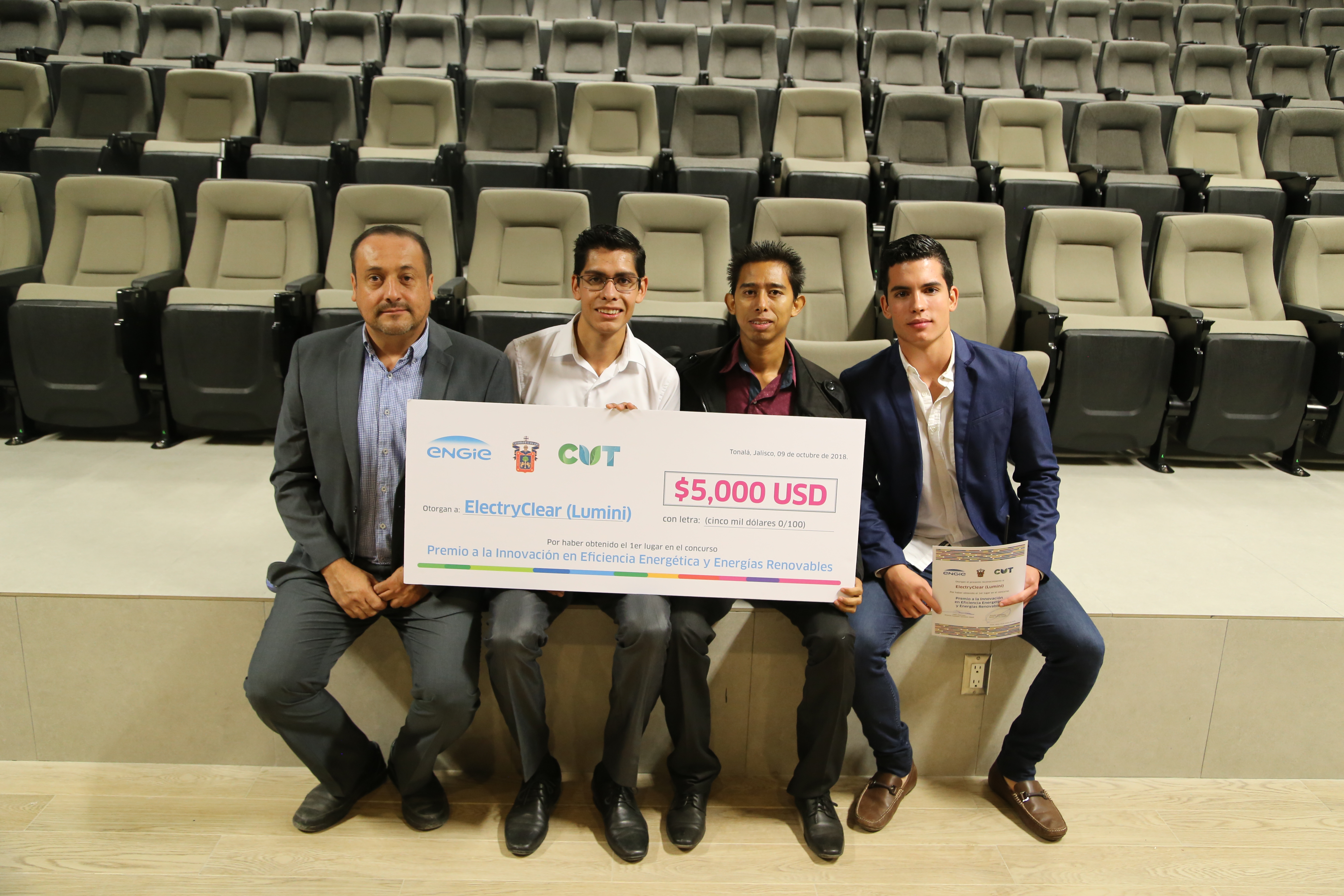 ENTREGAN PREMIO A LOS GANADORES DEL PREMIO ENGIE- UDG 2018 