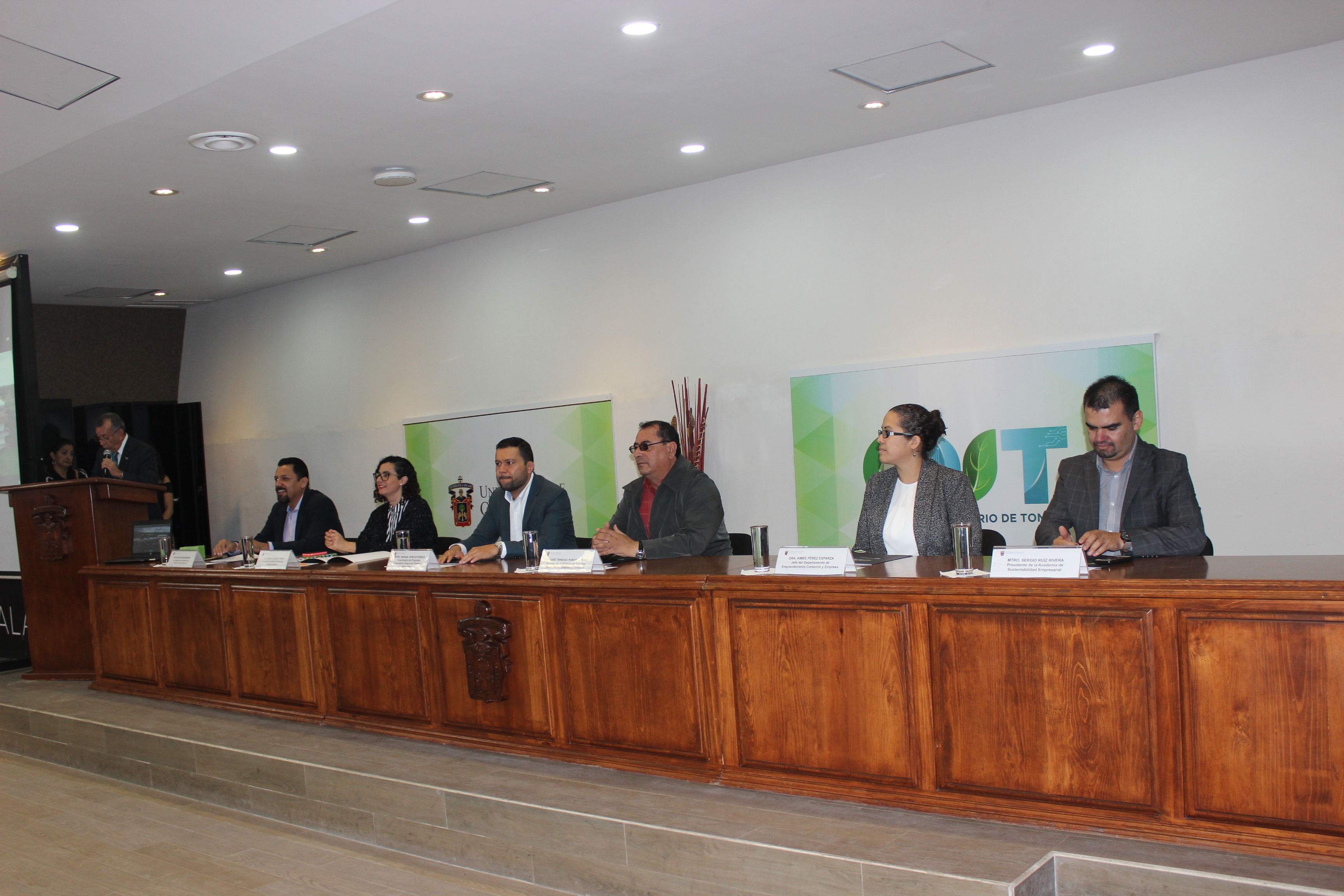 En la inauguración del evento.