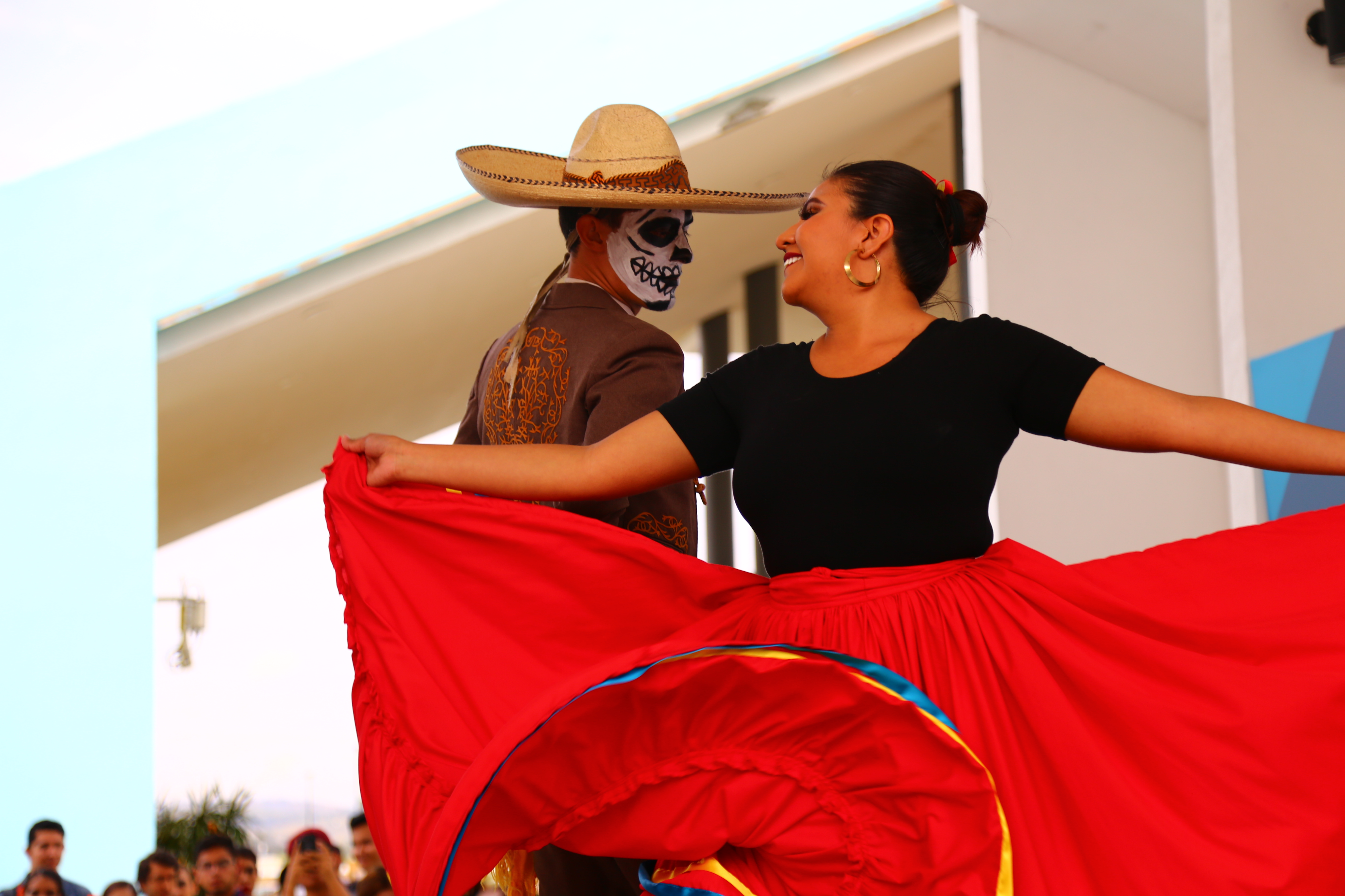 Estudiantes, profesores y administrativos se unieron a las diferentes actividades para conmemorar el 2 de noviembre. 