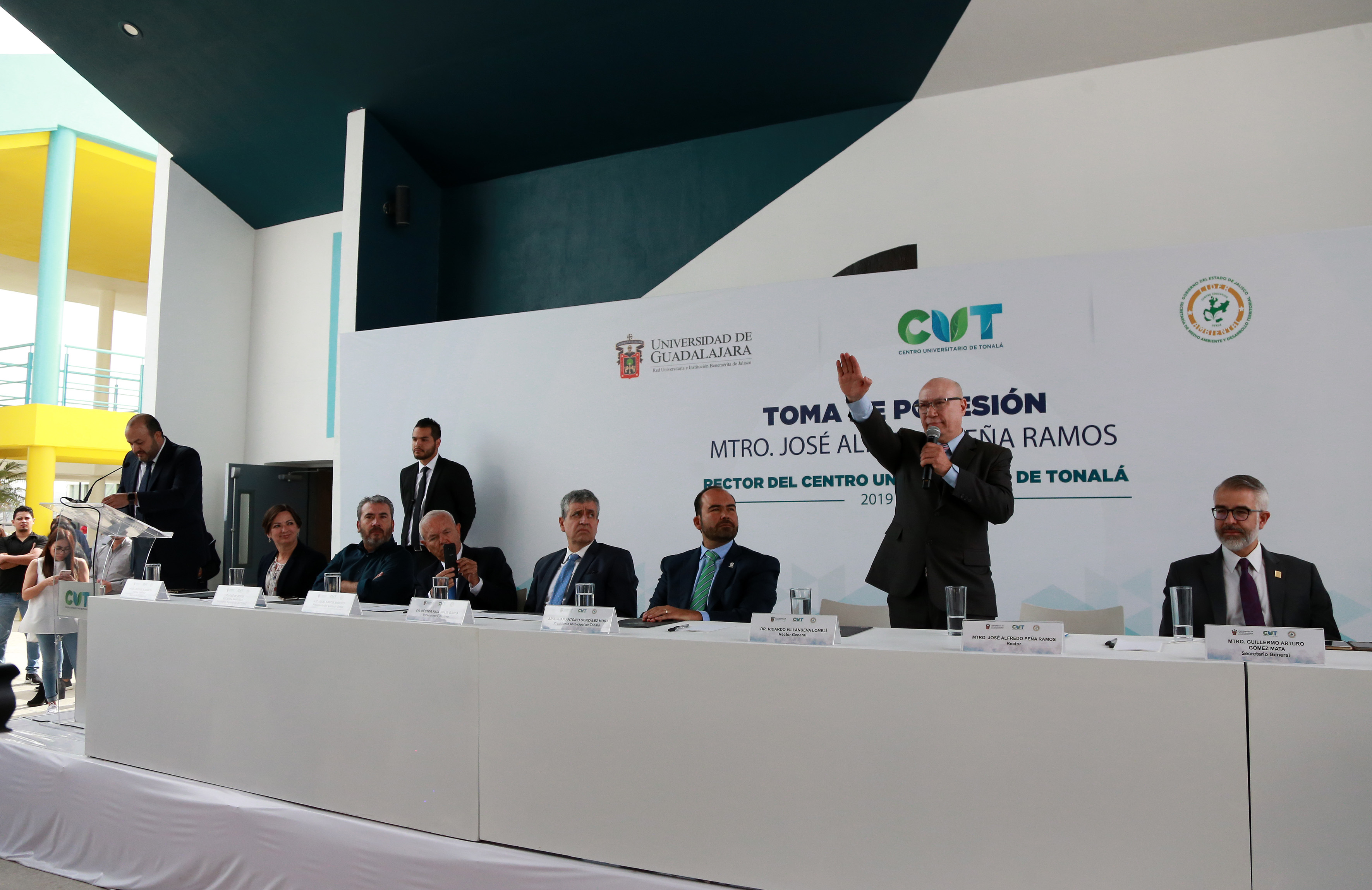Toman protesta a nuevo Rector del CUTonalá y directores de los Hospitales Civiles de Guadalajara