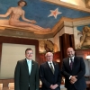 Fotografía del maestro Itzcóatl Tonatiuh Bravo Padilla, doctor Ricardo Villanueva Lomelí, y el doctor José Narro Robles 